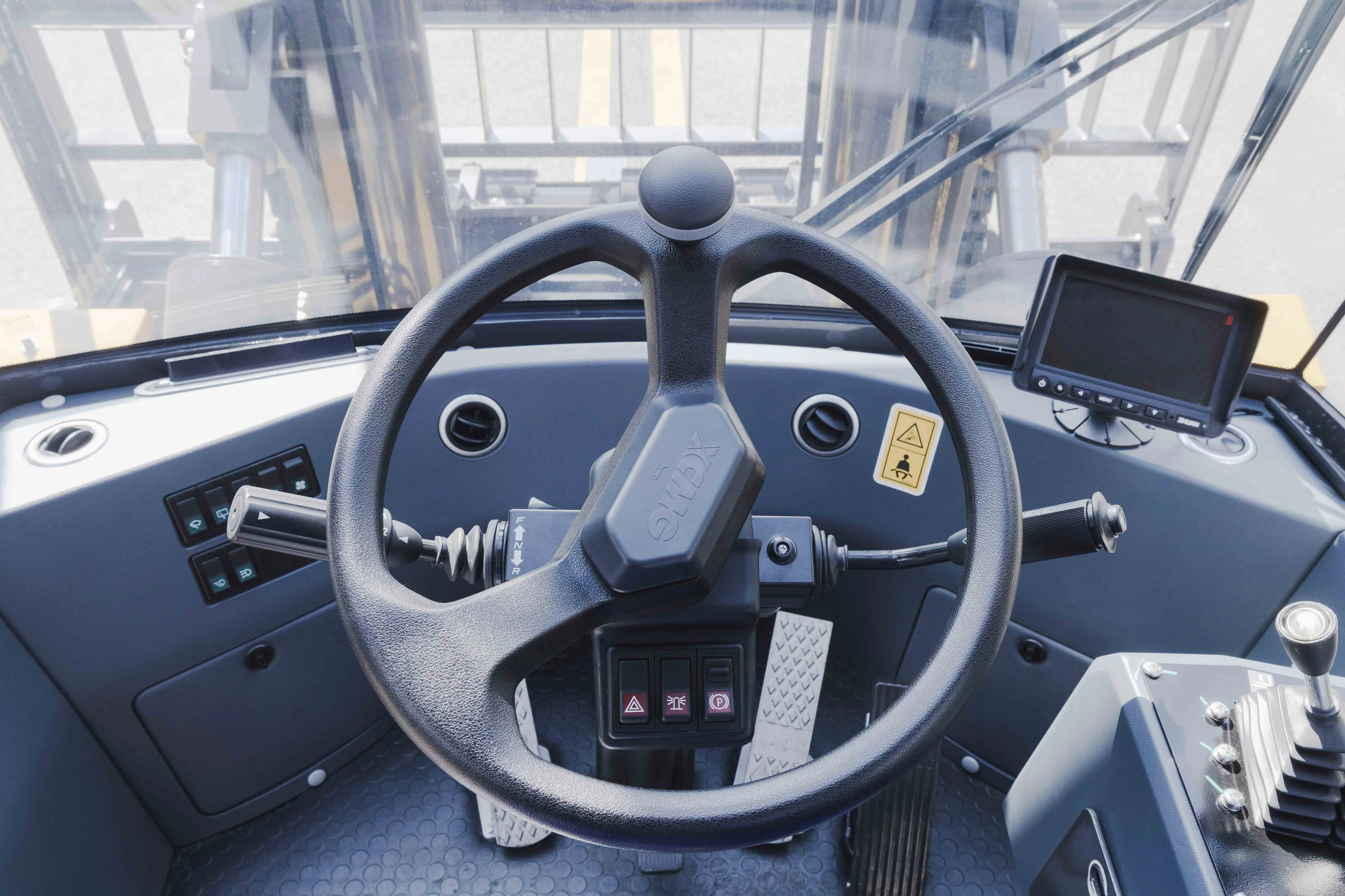 XCMG Official Industrial Forklifts Xcf1606K Large 16 Ton Diesel Forklift Hot Sale